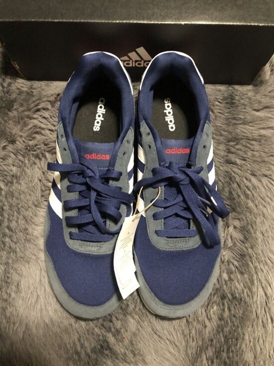 Athletic_Shoes